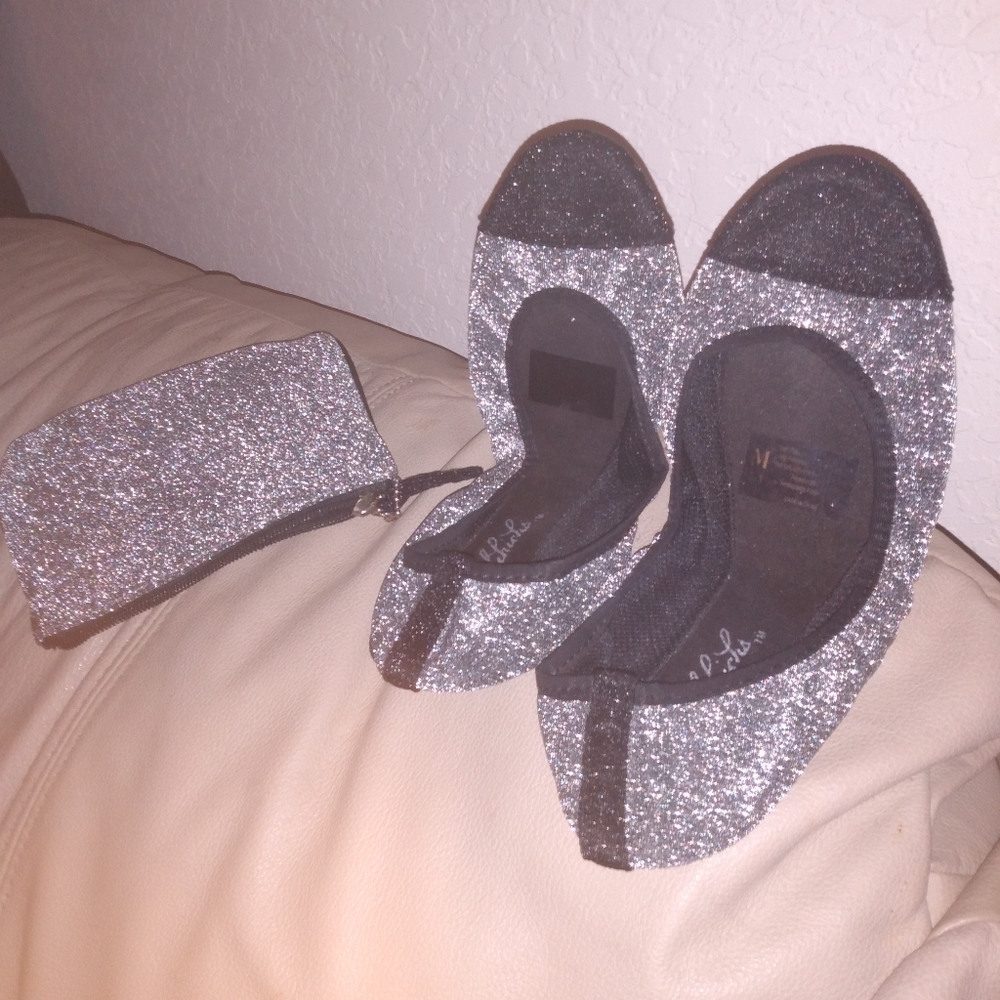 Black and sliver shiny slip-on flats with pouch